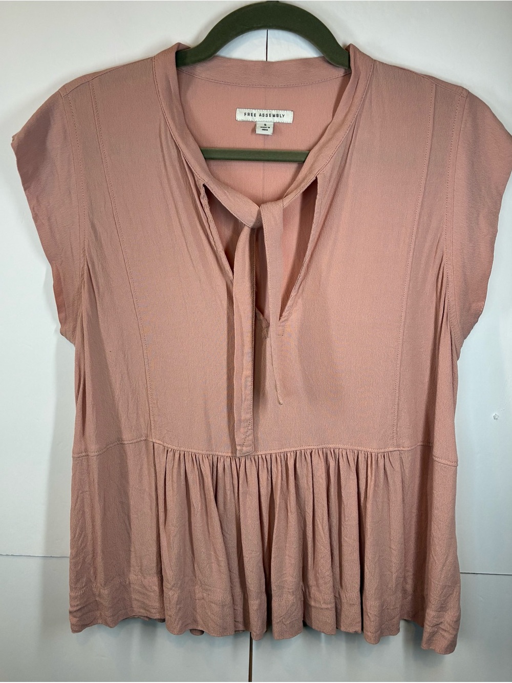 Free Assembly Blush Pink Babydoll Tie Neck Top Size Small Boho Flutter Sleeve